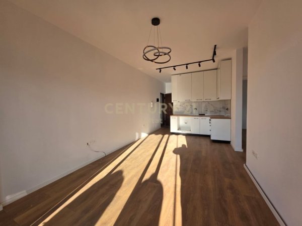 Tirane, shitet apartament 2+1+Aneks+Ballkon Kati 5, 76 m² 179.000 € 