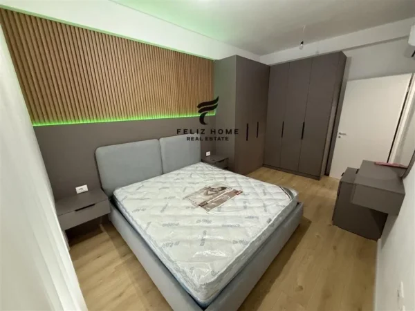 Tirane, jepet me qera apartament 1+1 Kati 7, 70 m² 550 € (ALI DEMI)