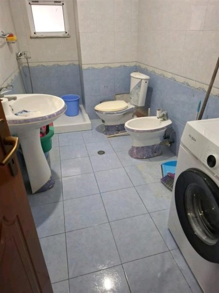 Tirane, jepet me qera apartament 2+1+Ballkon Kati 3, 70 m² 600 € (KOPSHTI BOTANIK)