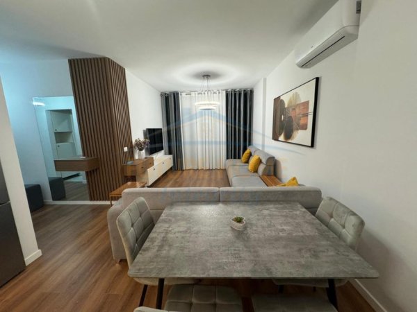 Tirane, jepet me qera apartament 2+1+Ballkon Kati 3, 91 m² 850 € (Shkolla e Kuqe, Pazari i Ri)