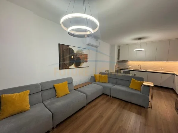 Tirane, jepet me qera apartament 2+1+Ballkon Kati 3, 91 m² 850 € (Shkolla e Kuqe, Pazari i Ri)