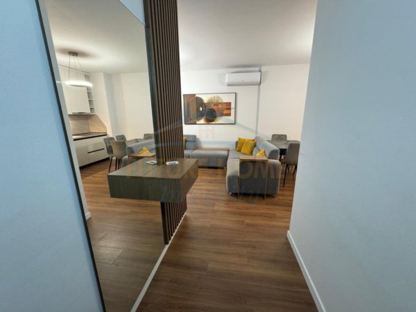 Tirane, jepet me qera apartament 2+1+Ballkon Kati 3, 91 m² 850 € (Shkolla e Kuqe, Pazari i Ri)