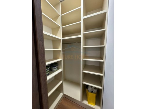 Tirane, jepet me qera apartament 2+1+Ballkon Kati 3, 91 m² 850 € (Shkolla e Kuqe, Pazari i Ri)