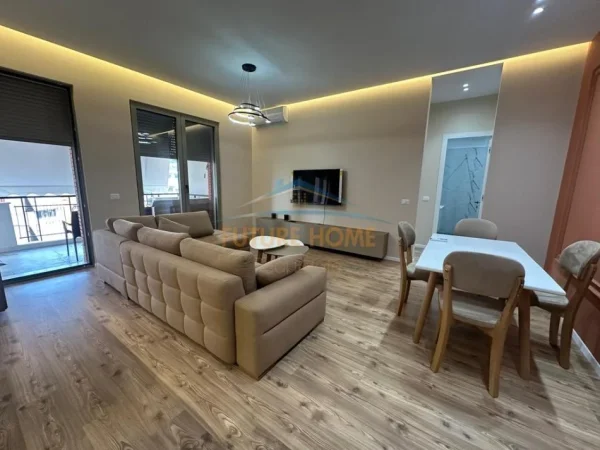 Tirane, jepet me qera apartament 1+1+Ballkon Kati 4, 76 m² 1.000 € (Kompleksi Delijorgji)