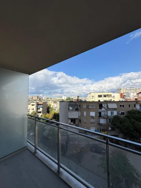 Tirane, jepet me qera apartament 2+1+Aneks+Ballkon Kati 2, 117 m² 600 € (rruga mine peza)