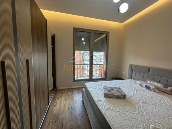 Tirane, jepet me qera apartament 1+1+Ballkon Kati 4, 76 m² 1.000 € (Kompleksi Delijorgji)