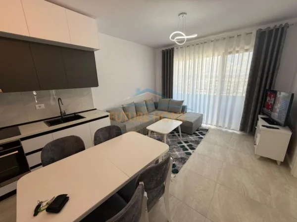 Tirane, jepet me qera apartament 1+1 Kati 7, 80 m² 500 € (QTU , Univers City)
