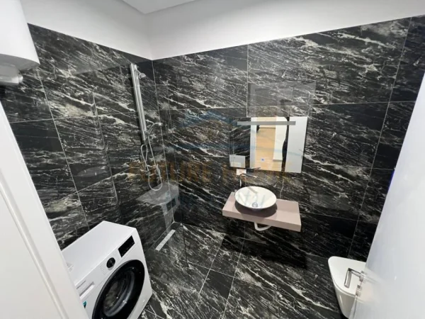 Tirane, jepet me qera apartament 2+1+Ballkon Kati 3, 96 m² 750 € (Rruga Riza Cerova, Selvia)