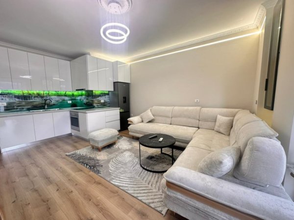 Tirane, jepet me qera apartament 1+1 Kati 6, 75 m² 700 € (Kompleksi Usluga)
