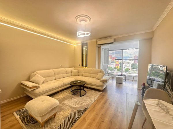 Tirane, jepet me qera apartament 1+1 Kati 6, 75 m² 700 € (Kompleksi Usluga)