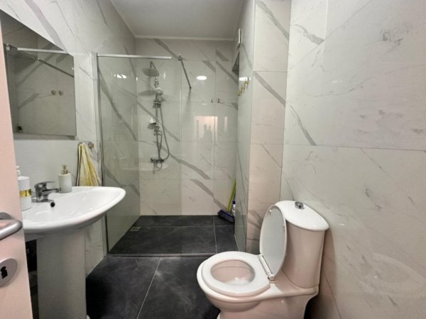 Tirane, jepet me qera apartament 1+1 Kati 6, 75 m² 700 € (Kompleksi Usluga)