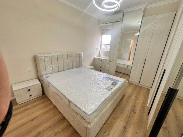 Tirane, jepet me qera apartament 1+1 Kati 6, 75 m² 700 € (Kompleksi Usluga)
