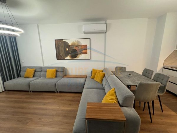 Tirane, jepet me qera apartament 2+1 Kati 3, 91 m² 850 € (Shkolla e Kuqe)