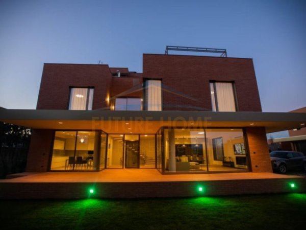 Tirane, jepet me qera Vile 4+1 Kati 2, 1.082 m² 5.000 € (TEG)