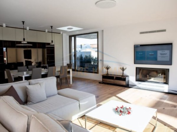 Tirane, jepet me qera Vile 4+1 Kati 2, 1.082 m² 5.000 € (TEG)