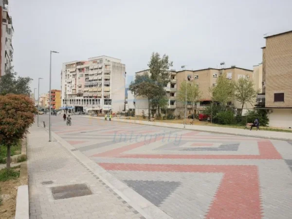 Tirane, shitet ambjent biznesi Kati 0, 77 m² 450.000 € (Ish Tregu Elektrik)