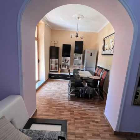 Tirane, jepet me qera apartament 1+1 Kati 5, 62 m² 600 € (pallatet agimi)