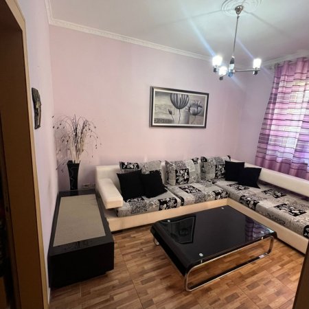 Tirane, jepet me qera apartament 1+1 Kati 5, 62 m² 600 € (pallatet agimi)