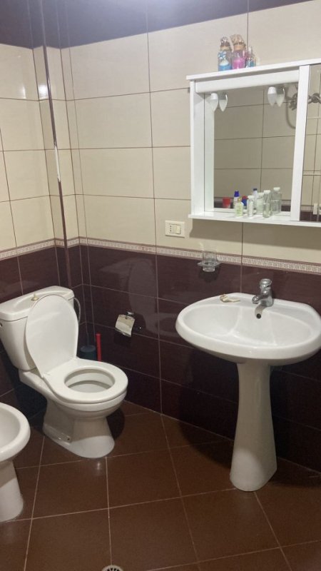 Tirane, jepet me qera apartament 1+1 Kati 5, 62 m² 600 € (pallatet agimi)