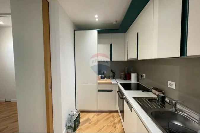Tirane, jepet me qera apartament 1+1+Ballkon Kati 1, 80 m²
