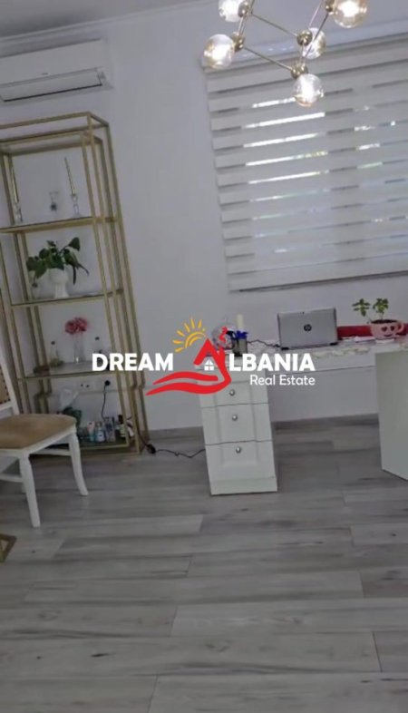 Tirane, jepet me qera zyre , 70 m² 700 € (ne Hyrje te Myslym Shyrit prane Gjykates se Larte)