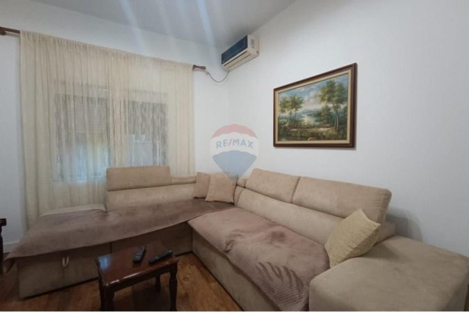 Tirane, jepet me qera apartament 2+1+Ballkon Kati 2, 90 m² 650 € (mine peza)