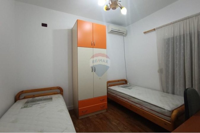 Tirane, jepet me qera apartament 2+1+Ballkon Kati 2, 90 m² 650 € (mine peza)
