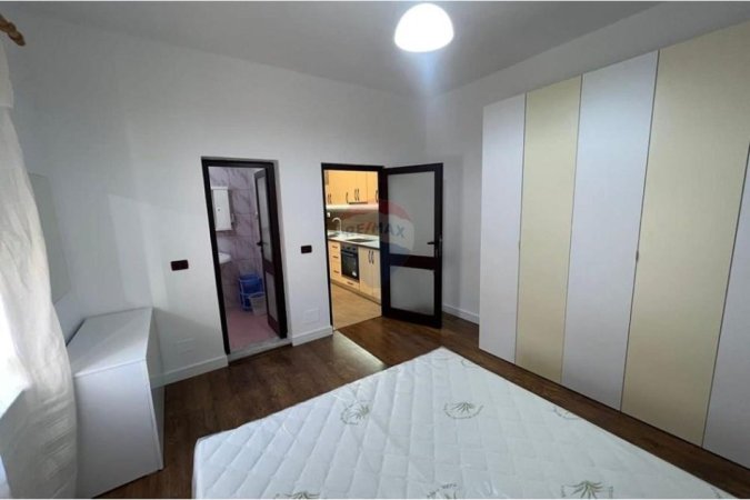 Tirane, jepet me qera apartament 2+1+Ballkon Kati 2, 90 m² 650 € (mine peza)