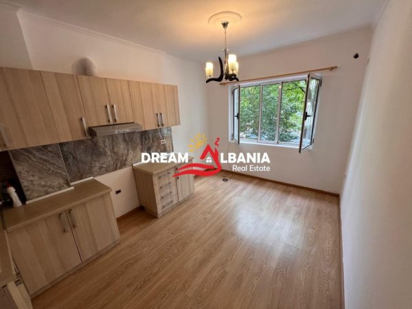 Tirane, jepet me qera apartament 2+1 , 70 m² 500 € (ne Myslym Shyr, prane Gjykates se Shkalles se Pare)