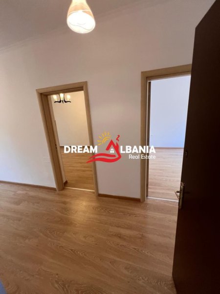 Tirane, jepet me qera apartament 2+1 , 70 m² 500 € (ne Myslym Shyr, prane Gjykates se Shkalles se Pare)