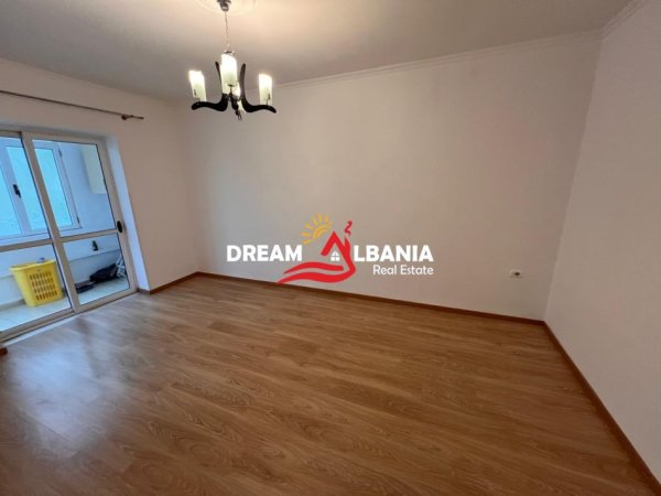 Tirane, jepet me qera apartament 2+1 , 70 m² 500 € (ne Myslym Shyr, prane Gjykates se Shkalles se Pare)