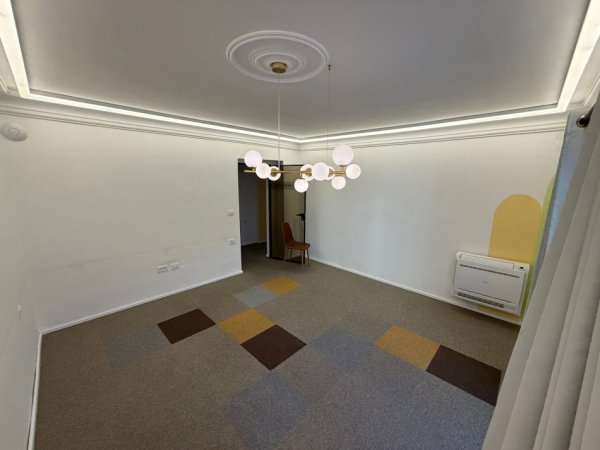 Tirane, jepet me qera zyre Kati 2, 130 m² 1.800 € (Zogu i Zi)