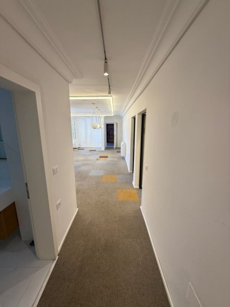 Tirane, jepet me qera zyre Kati 2, 130 m² 1.800 € (Zogu i Zi)