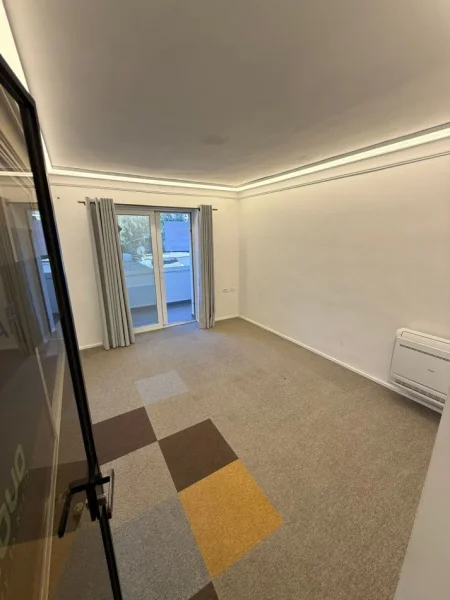 Tirane, jepet me qera zyre Kati 2, 130 m² 1.800 € (Zogu i Zi)
