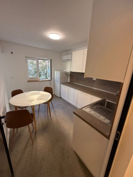 Tirane, jepet me qera zyre Kati 2, 130 m² 1.800 € (Zogu i Zi)