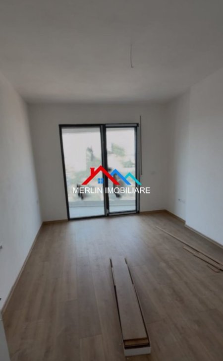 Tirane, jepet me qera zyre Kati 4, 70 m² 450 € (DON BOSKO)