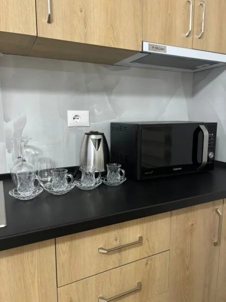 Tirane, jepet me qera apartament 1+1 Kati 1, 65 m² 520 € (ish tregu elektrik)