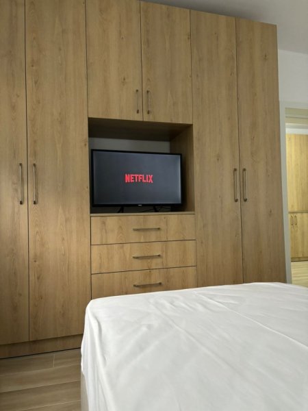 Tirane, jepet me qera apartament 1+1 Kati 1, 65 m² 520 € (ish tregu elektrik)