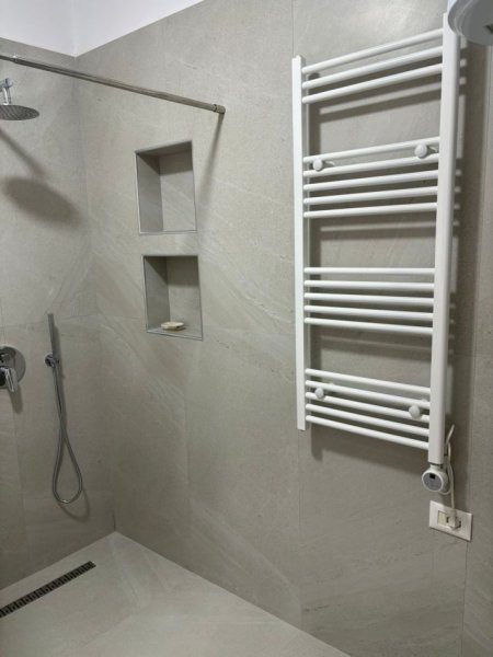 Tirane, jepet me qera apartament 1+1 Kati 1, 65 m² 520 € (ish tregu elektrik)