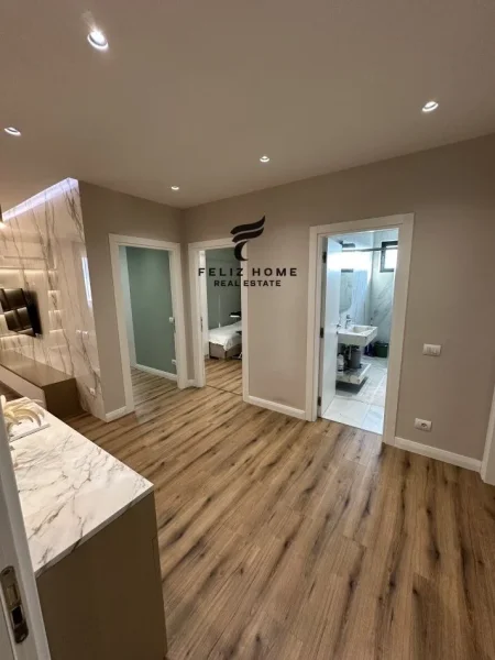 Tirane, jepet me qera apartament 3+1 Kati 11, 130 m² 1.000 € (ASTIR)