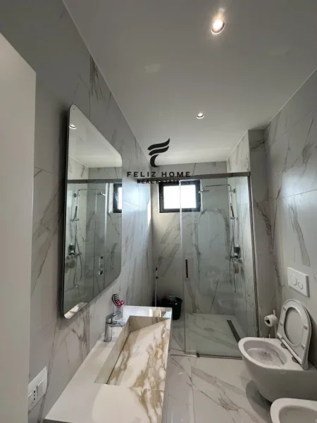 Tirane, jepet me qera apartament 3+1 Kati 11, 130 m² 1.000 € (ASTIR)