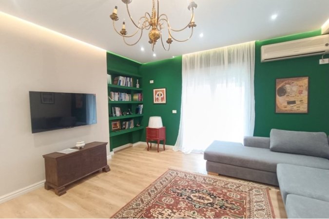 Tirane, jepet me qera apartament 1+1+Ballkon Kati 9, 70 m² 800 € (Rruga e Elbasanit)