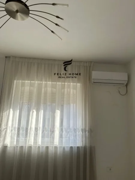 Tirane, jepet me qera apartament 2+1 Kati 3, 107 m² 700 € (PAZARI I RI)