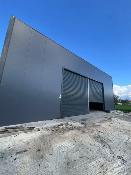 Tirane, jepet me qera , 500 m² 1.200 € (Përballë City Park)