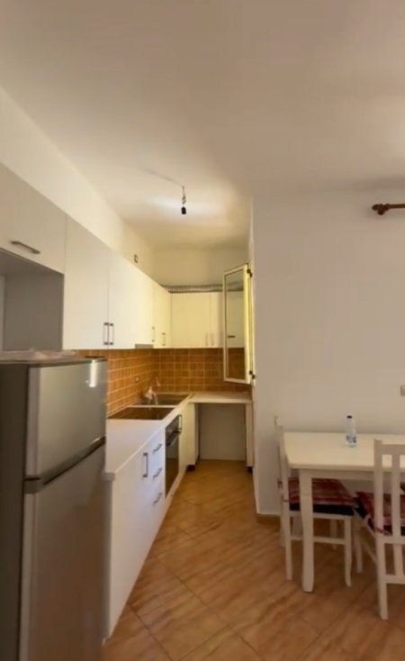 Tirane, shitet apartament 2+1+Ballkon Kati 2, 88 m² 230.000 € (KOMUNA E PARISIT)