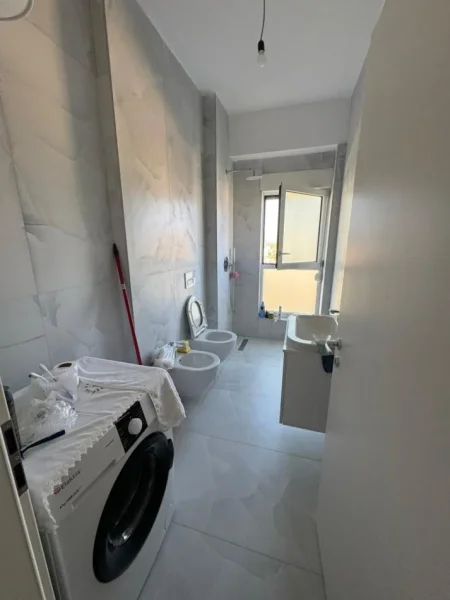 Tirane, jepet me qera apartament 1+1 Kati 7, 450 € 