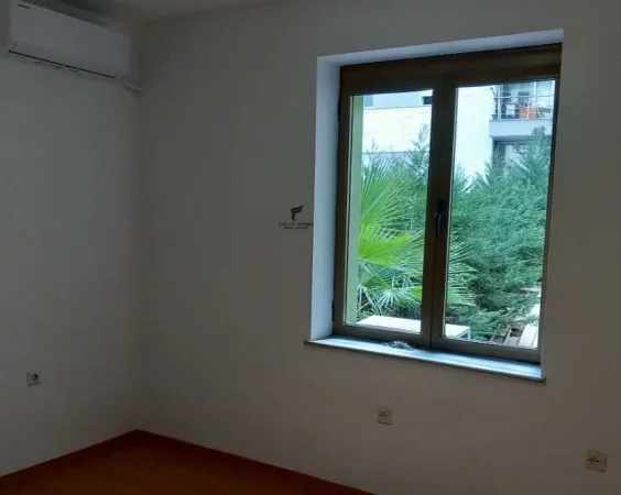 Tirane, jepet me qera zyre Kati 2, 90 m² 600 € (PAZARI I RI)