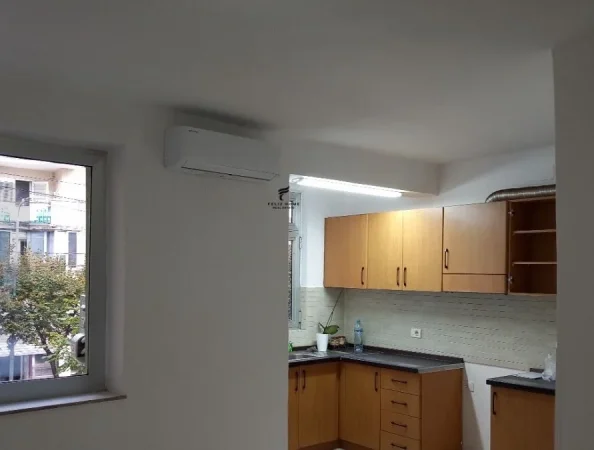 Tirane, jepet me qera zyre Kati 2, 90 m² 600 € (PAZARI I RI)