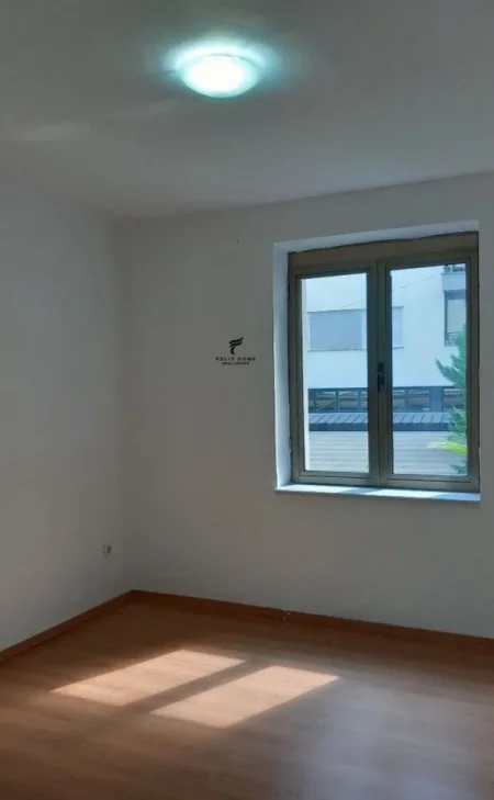 Tirane, jepet me qera zyre Kati 2, 90 m² 600 € (PAZARI I RI)