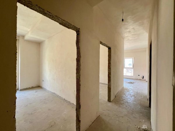 Shitet Apartament 2+1+2 “Laprakë”, Tiranë.